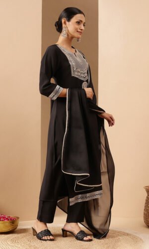 Kurta Set – Elegant Black Kurti